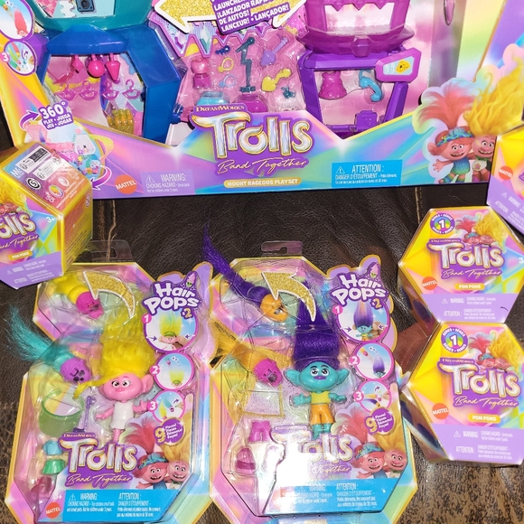 Trolls Band Together Bundle 1 Mount Rageous Playset, 4 Pom Poms, 2 Hair Pops New - Picture 3 of 10